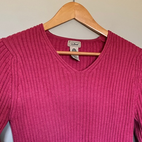 L.L. Bean 100% Merino Wool Women's V-Neck Ribbed Sweater in Pink - Picture 2 of 5